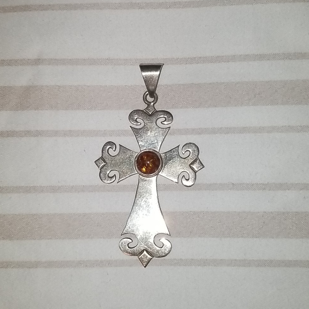 Sterling silver cross pendant